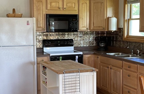 Gordon Cabin | Cozy lake cabin, fishing opener, lakefront!