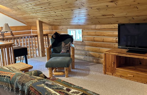 Crow Wing County Cabin | Cozy lake cabin in Crosslake with a fireplace, perfect for relaxing getaways.