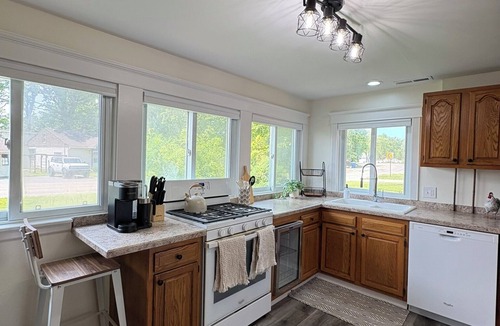 Brighton House | Cozy Lake House with Private Dock