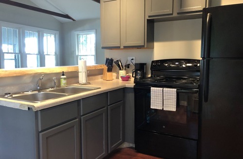 Le Roy House | Cozy Lakefront Cottage, Kayaks & Firewood Included, Last Minute Deals available!