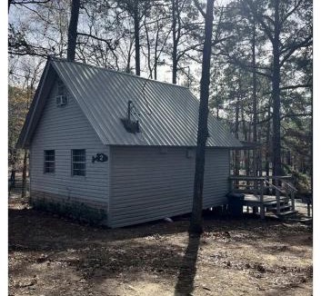 Zwolle House | Cozy Loft Cabin with Private Pond Views Near Zwolle Louisiana