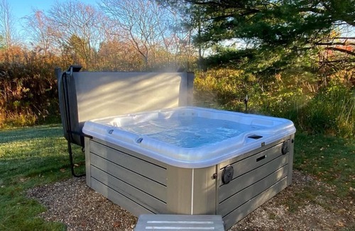 Harbert House | Cozy Luxury Bungalow with Hot Tub & EV Charger