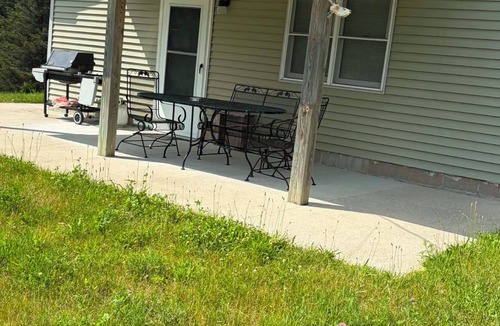 Le Roy House | Cozy Michigan Getaway- Fireplace, Fire Pit & Sleeps 8