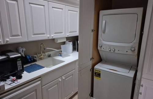 Joliet House | Cozy Mother-in-Law Suite w/Laundry, Kitchenette, Walk-In Closet, and Rain Shower
