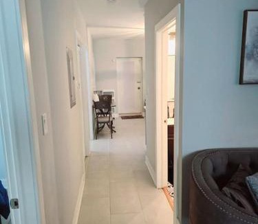 Essex Apartment | Cozy & Near Downtown & Hyde Park