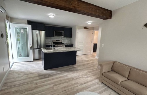 Keyesport Cabin | Cozy one‑bedroom, one‑bath vacation rental in Keysport, rebuilt in 2025 from a former bait shop and located near Carlyle Lake, the park, beach, and boat ramps.