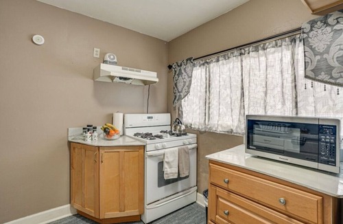 Kalamazoo House | Cozy Private Home w Fire Pit Near Downtown!
