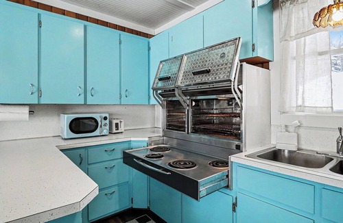 Pentwater Cottage | Cozy Retro Lakefront Cottage near Lake Michigan