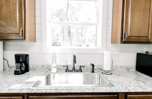 Owensville Cabin | Cozy Secluded Cabin near Owensville, Missouri - Ideal for a Relaxing Glamping Getaway with Your Loved One