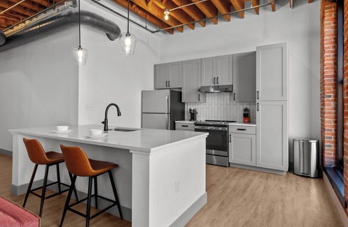 Mitchell Apartment | Cozy Spacious Loft Next to the Arch – Casino, Conventions & Stadiums