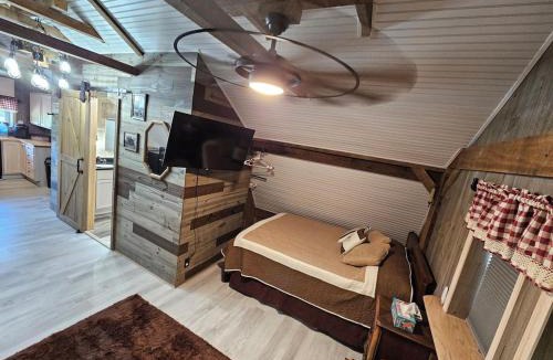 Oak Harbor Apartment | Cozy studio 1-bed country apartment cabin condo in Oak Harbor with AC