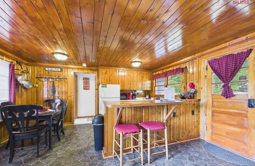 Wetmore Cabin | Cozy UP Cottage Near Pictured Rocks