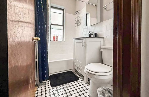 Hyde Park Apartment | Cozy Well-Equipped Studio Apartment