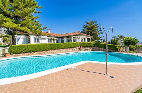Torremolinos Villa | Cubo's Villa Galemar Torremolinos Pool & Padel/private paddle tennis court/near the beach/air conditioning/free Wi-Fi