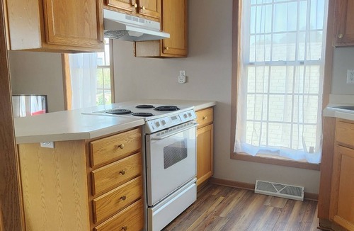 Port Washington Apartment | Cute apartment with view of Lake Michigan located downtown Port Washington, WI.