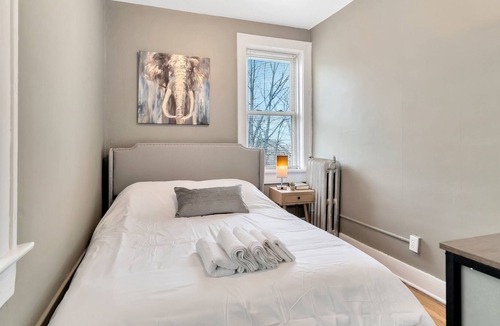 Midtown Apartment | Cute City Apartment w/ Workspace near Downtown