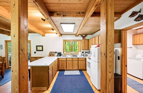 Gills Rock Cottage | Cute cottage tucked in the woods. Minutes to Garrett Bay and Newport State Park.