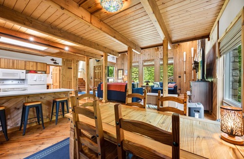 Gills Rock Cottage | Cute cottage tucked in the woods. Minutes to Garrett Bay and Newport State Park.
