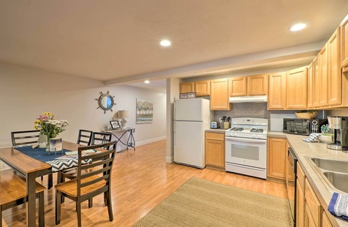 Grand Haven Apartment | Cute Grand Haven Apartment: Walk Downtown Streets!