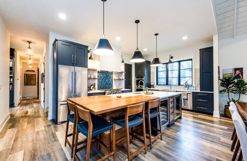 New Buffalo Cottage | Darby Cottage - Clean Union Pier Home With Hot Tub and Close To Private Beach!