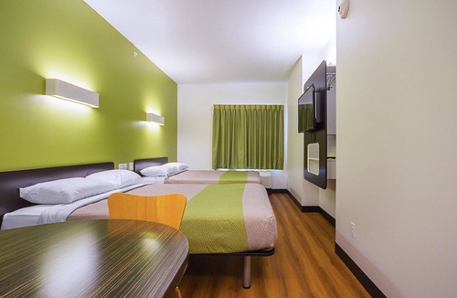 Roseland Hotel | Days Inn by Wyndham South Bend/Notre Dame
