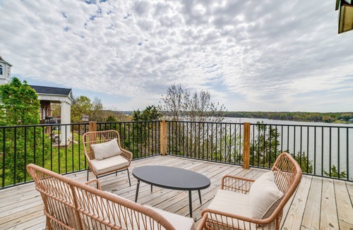 Eddyville House | Deck w/Lake Barkley Views: Spacious Family Home!