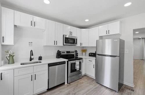 Ypsilanti Apartment | Dedicated Desk Historic 2BR Ypsilanti Townhome