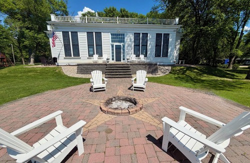 Alexandria Cabin | Delightful 6-bedroom cottage on charming Lake Carlos in Alexandria, MN