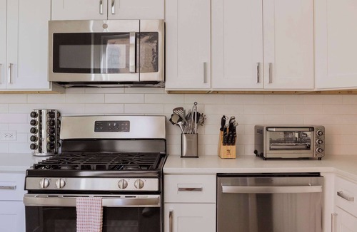 Rush and Division Apartment | Designer Loft 3W | Heart of Gold Coast/River North