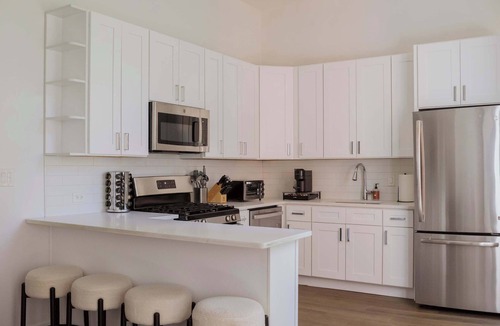 Rush and Division Apartment | Designer Loft 3W | Heart of Gold Coast/River North