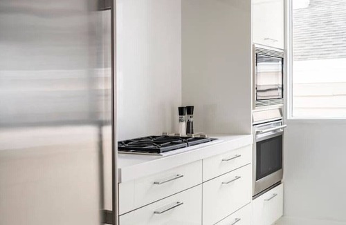 East Riverside Apartment | Designer Penthouse on Magazine Street w/Balcony