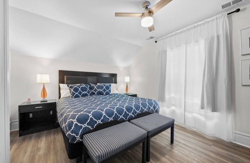 Mexicantown - Southwest Detroit Cottage | Detroit Getaway: 2-bedroom Apartment for 7 & Wifi