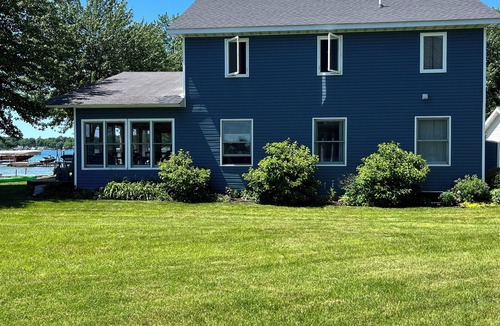 Cassopolis Cottage | Diamond Lake Island escape