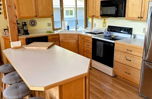 Beulah House | Direct Crystal Lake sandy swimming home. Kayaks, dock, firepit, AC. Dog ok
