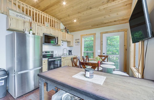 Almelund Cabin | Dock, Fire Pit, Games! Spirt Lake Family Retreat