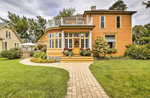 Sturgeon Bay House | Dog-Friendly Home w/Balcony & Yard in Surgeon Bay