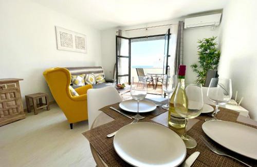 Sitio de Calahonda Apartment | Dona Lola Miriam - Nice duplex 1 bedroom apartment with open sea views close to restaurants and bars between Marbella and Fuengirola - Costa del Sol - CS166