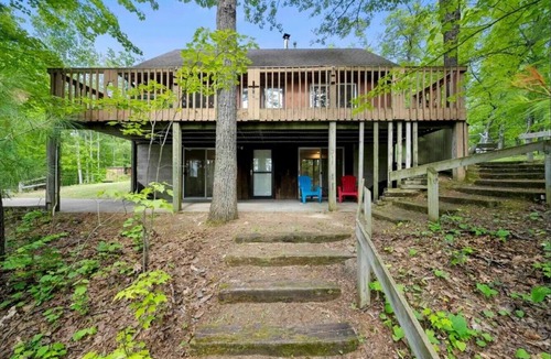 Amberg Cabin | Doodle Acres Cottage: Lakefront! Hot Tub! ATV, UTV, Snowmobile Trails access!