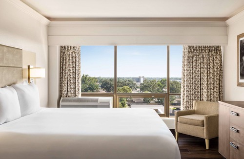 Kenner - Louis Armstrong International Airport Hotel | DoubleTree by Hilton Hotel New Orleans Airport