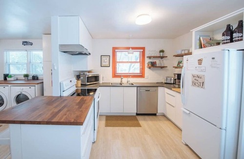 Baileys Harbor House | Downtown Baileys Harbor Retreat · Walk to Dining