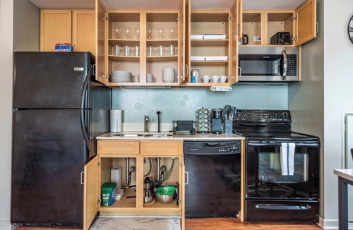 The Loop Apartment | Downtown Chicago Stay with Free In & Out Parking 3