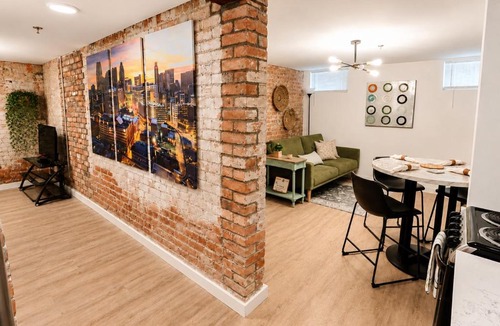 Brush Park Apartment | Downtown Detroit Hidden Gem Walk to Venues & DMC