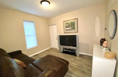 Hobart Apartment | Downtown Hobart Cozy 1 Bedroom