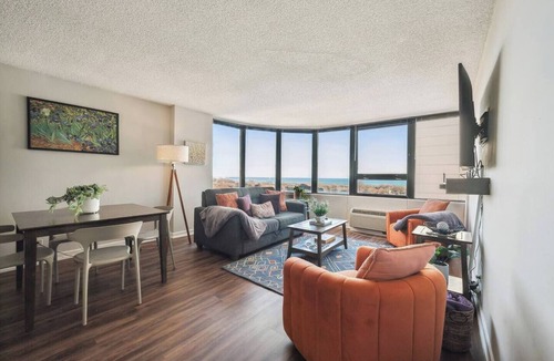 South Loop Condo | Downtown Lake VIEWS, Mich Ave, Museums 2bd/2ba