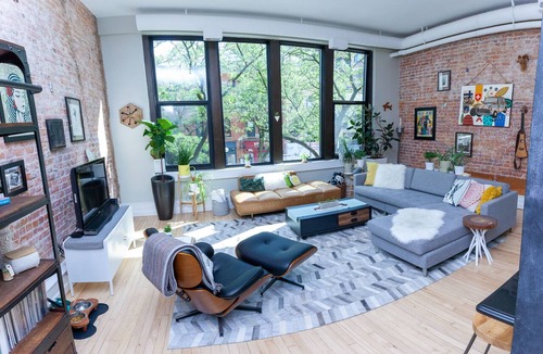 Old West Side Condo | Downtown Loft, 2BR, 1BA, 4BDs, Free Pkg, WiFi, AC, STR26-1315