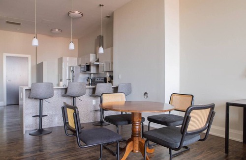 East Town Apartment | Downtown Luxe 2BR Loft Apt | Sleeps 8 | Walkable