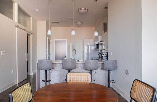 East Town Apartment | Downtown Luxe 2BR Loft Apt | Sleeps 8 | Walkable