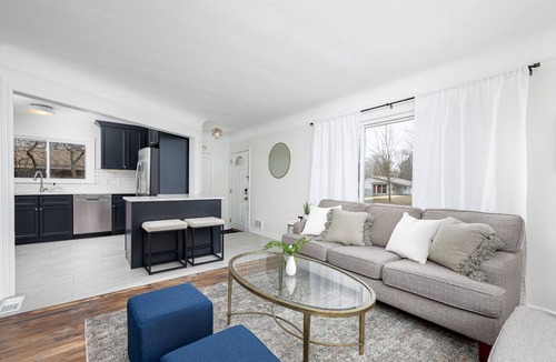 Plymouth House | Downtown Plymouth Cozy Bungalow, centrally-located, sleeps 6