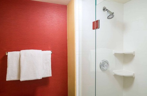 West Dundee Resort | Drop by Santa's Village! Pool, Offers FREE Parking, Pet-Friendly Property!
