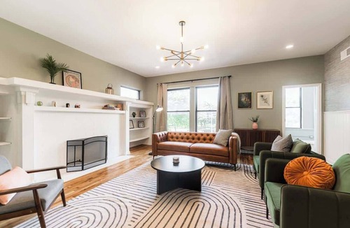 Kenwood Apartment | Dwellish Rentals - Hyde Park Luxury Stay 5BR Near Lake & UChicago